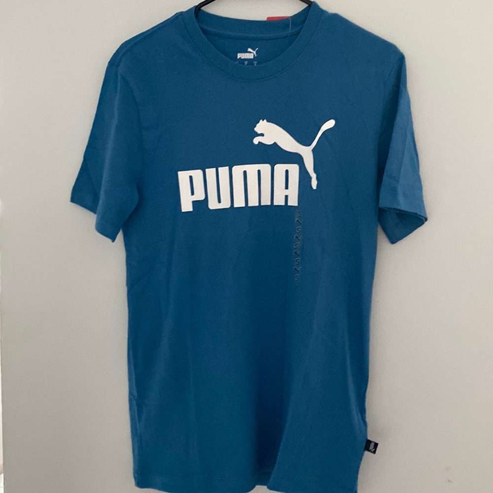Blue men’s Small PUMA t-shirt